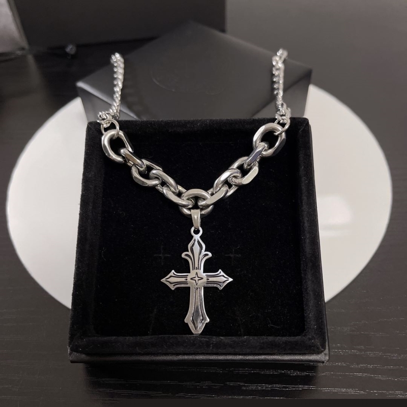 Ch**me He**ts necklaces